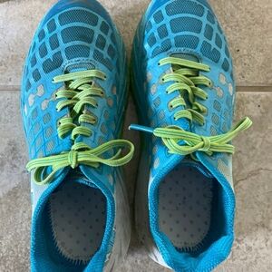 HOKA ONE Size 8.5 Turquoise and White Running Shoes